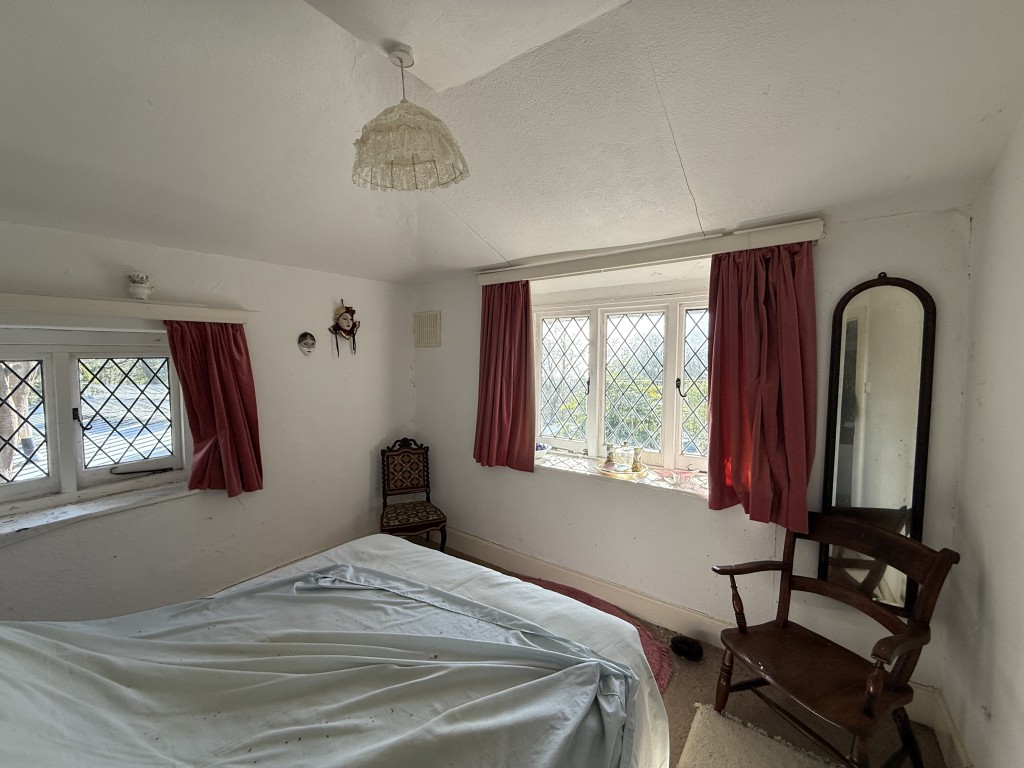 Lot: 52 - STRUCTURALLY DAMAGED DETACHED COTTAGE FOR IMPROVEMENT WITH GARAGE - Bedroom One